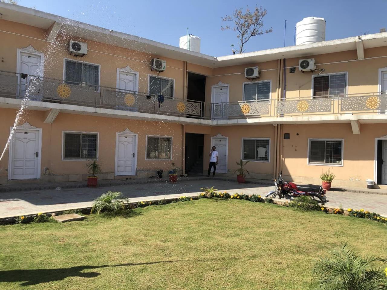 Hotel Islamabad Crown Rawalpindi Buitenkant foto